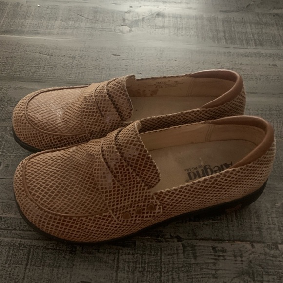 Algeria Taylor Pro Tan Glossy Snake Print Penny Loafer Ladies Shoe Size 8.5 - Picture 9 of 10